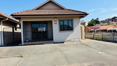 Townhouse For Rent in Westham, Phoenix